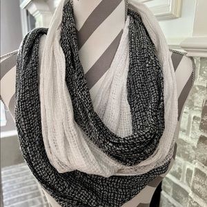 Cream & black infinity scarf 🧣